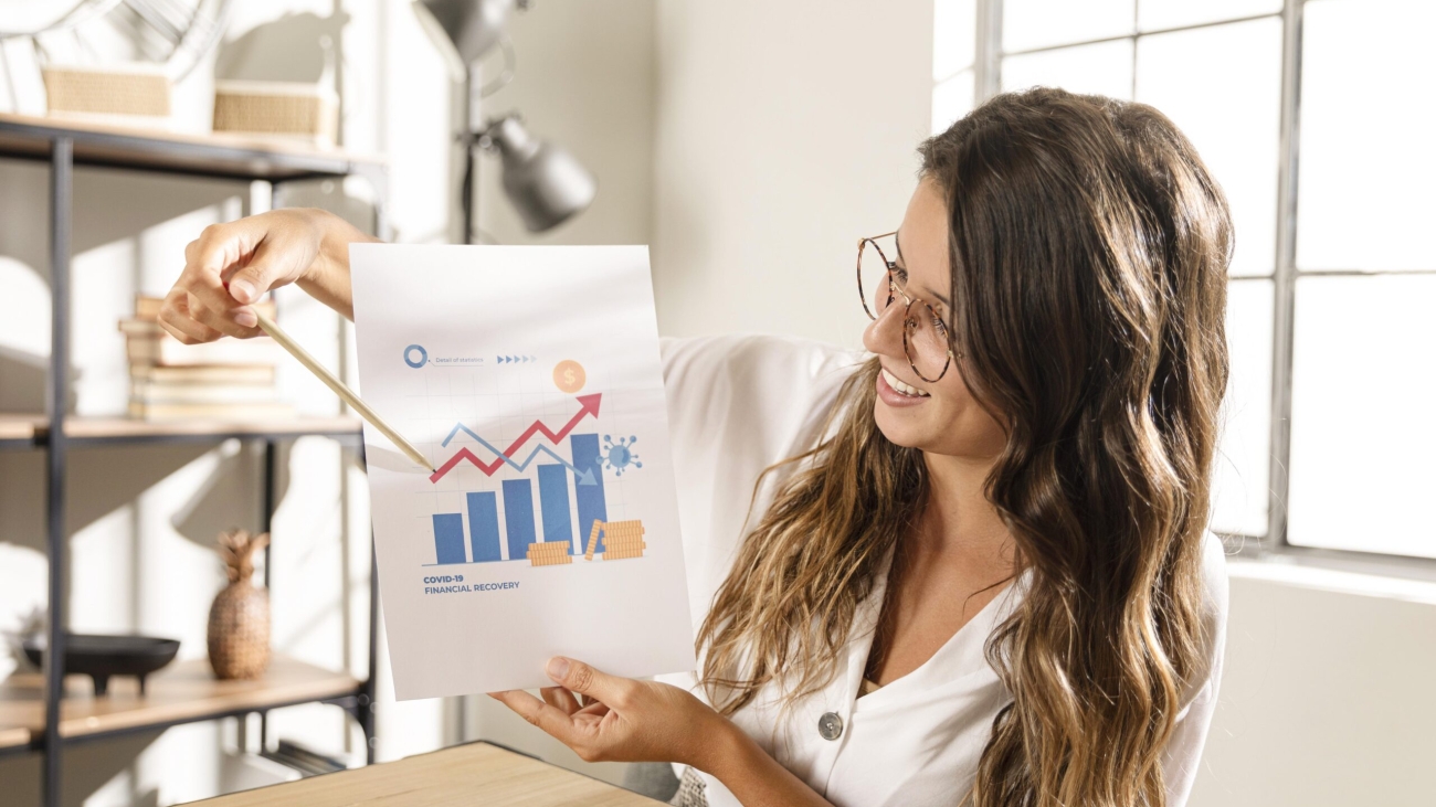 demo-attachment-135-woman-freelancer-female-hands-with-pen-writing-on-P369BAX1